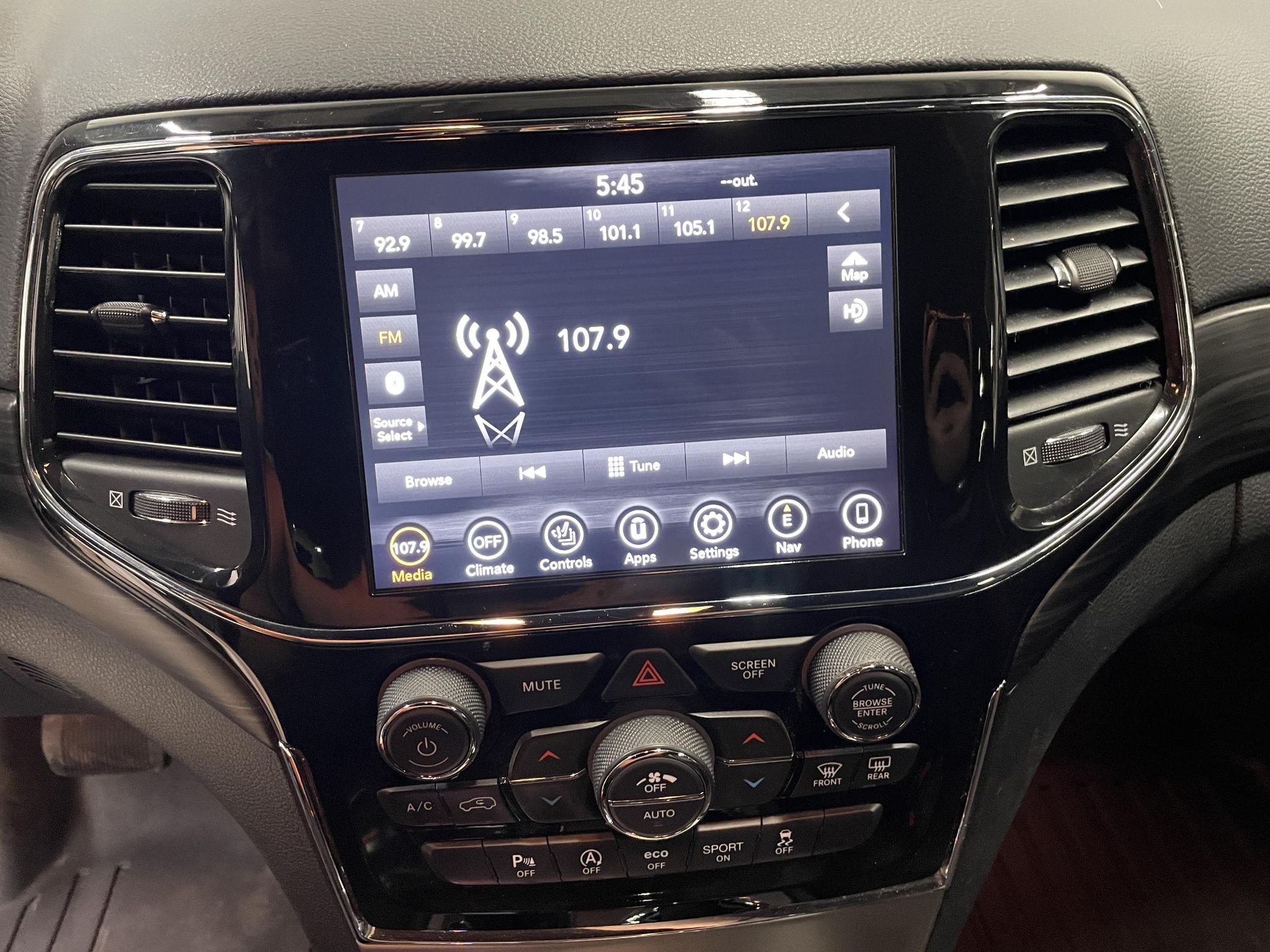 2021 Jeep Grand Cherokee Laredo X 4x4