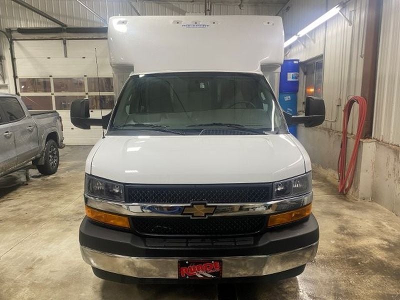 2025 Chevrolet Express Cutaway 3500 1WT