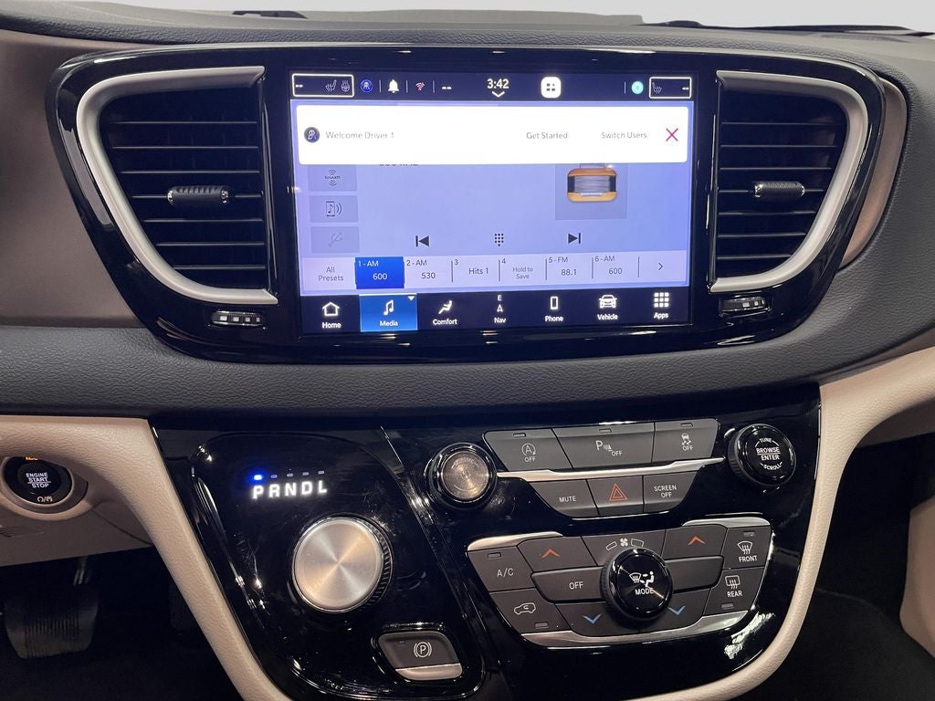 2023 Chrysler Voyager LX