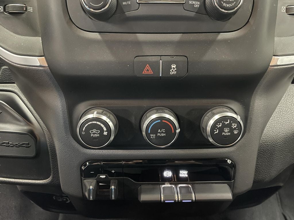 2019 RAM 3500 Big Horn Crew Cab 4x4 8' Box