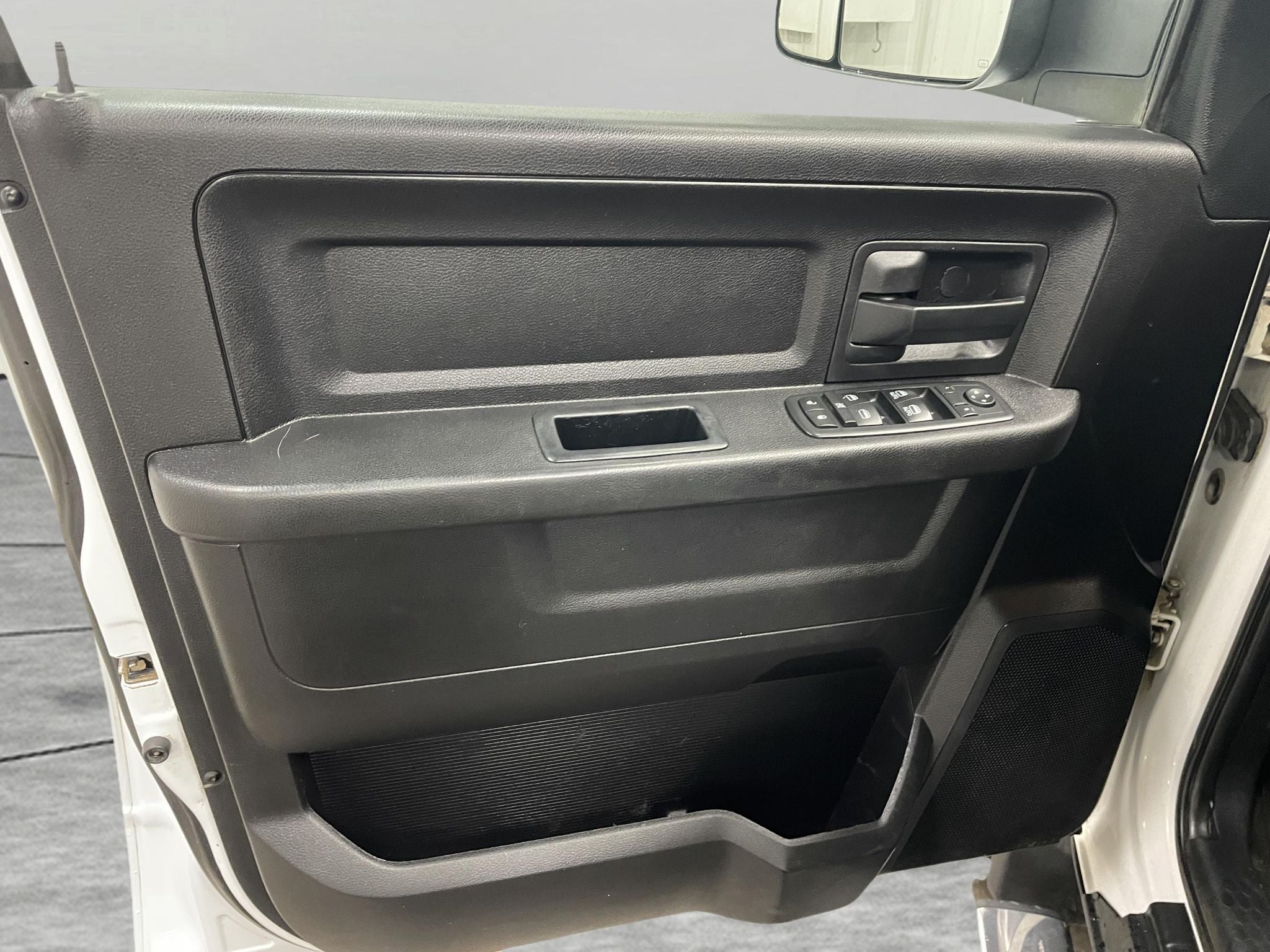 2017 RAM 2500 Tradesman Crew Cab 4x4 6'4" Box