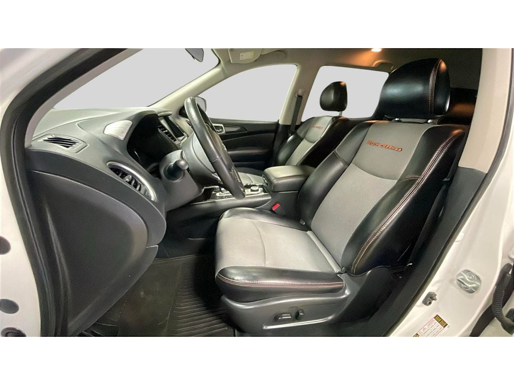 2020 Nissan Pathfinder SV