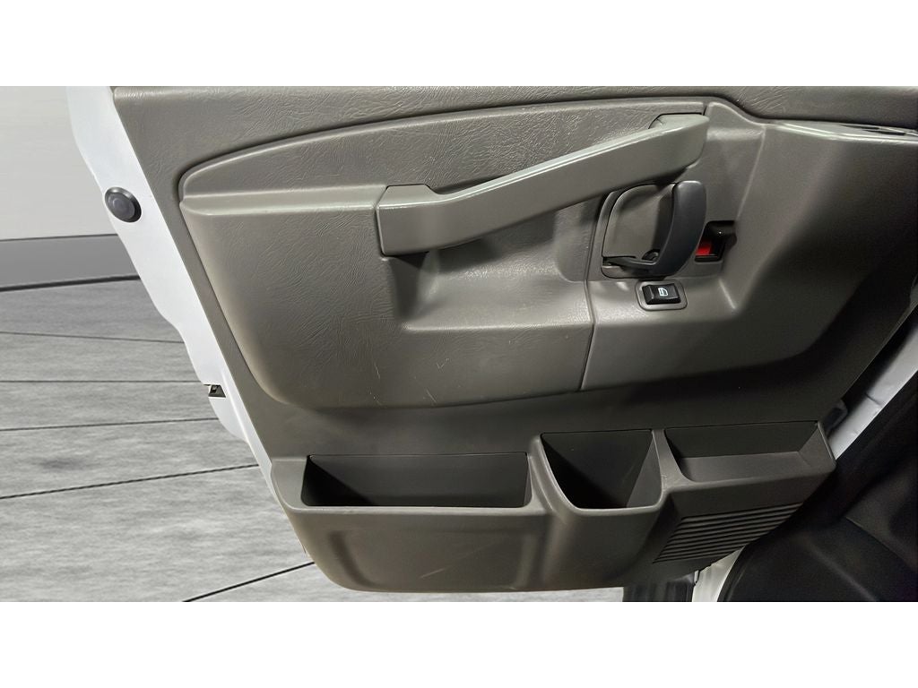 2023 Chevrolet Express Passenger 3500 1LS