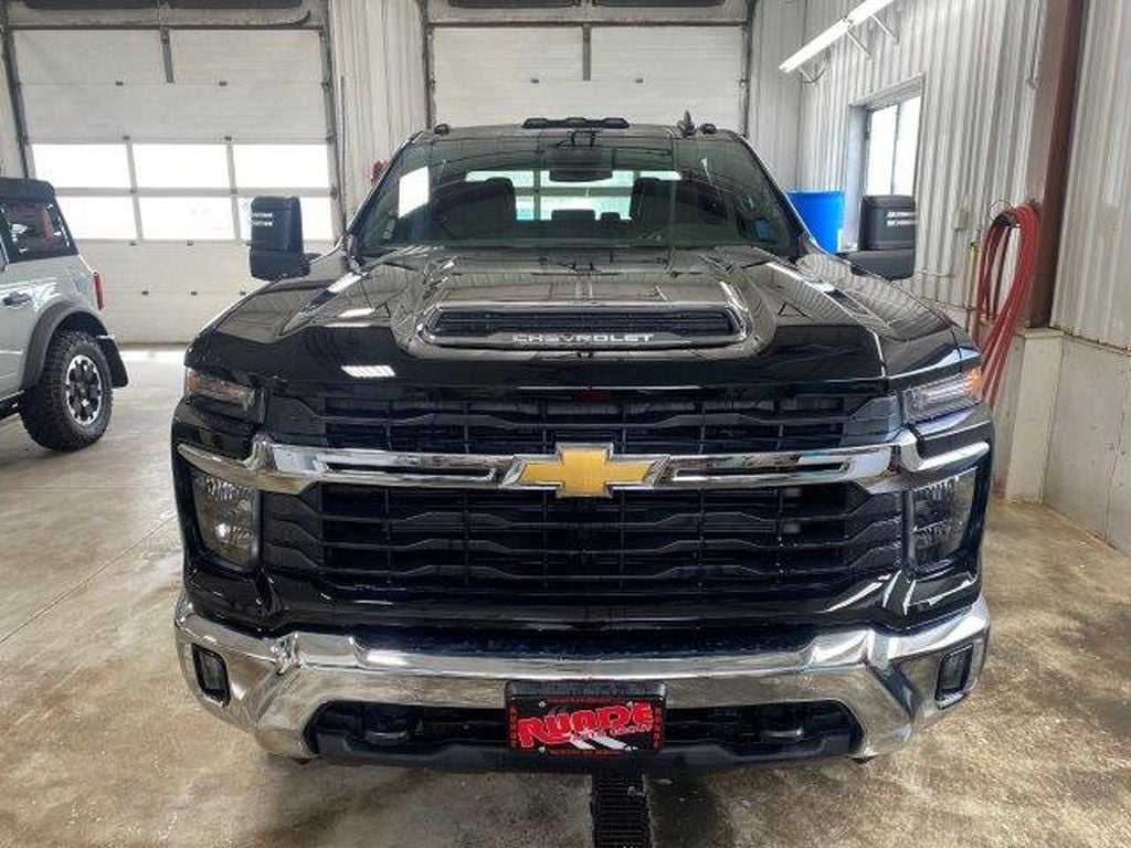 2024 Chevrolet Silverado LT
