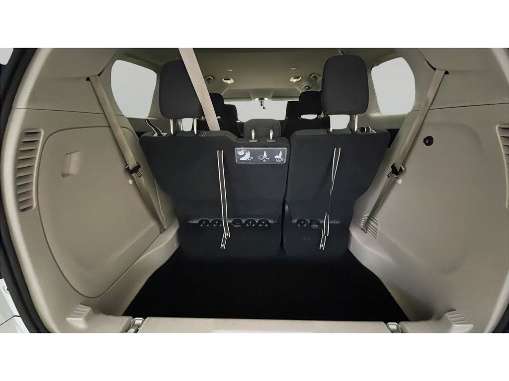 2020 Chrysler Voyager LX