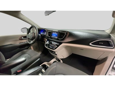 2020 Chrysler Voyager LX