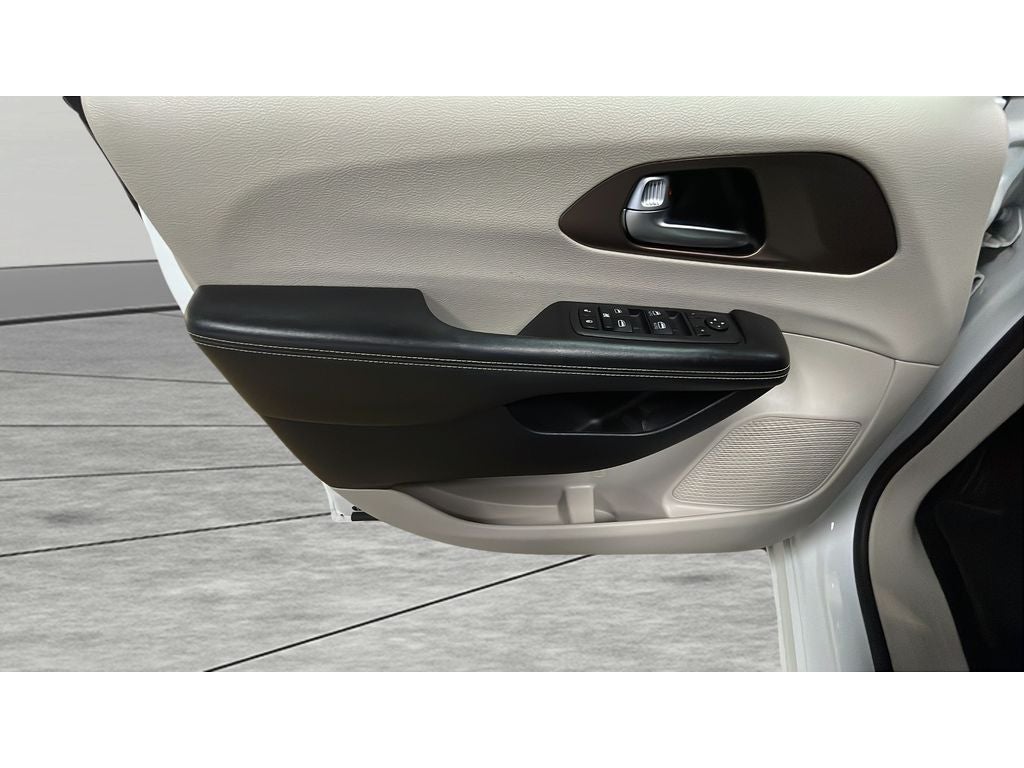 2020 Chrysler Voyager LX