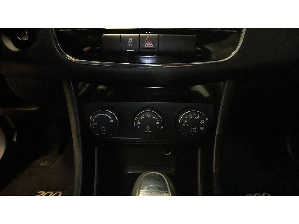 2013 Chrysler 200 Touring