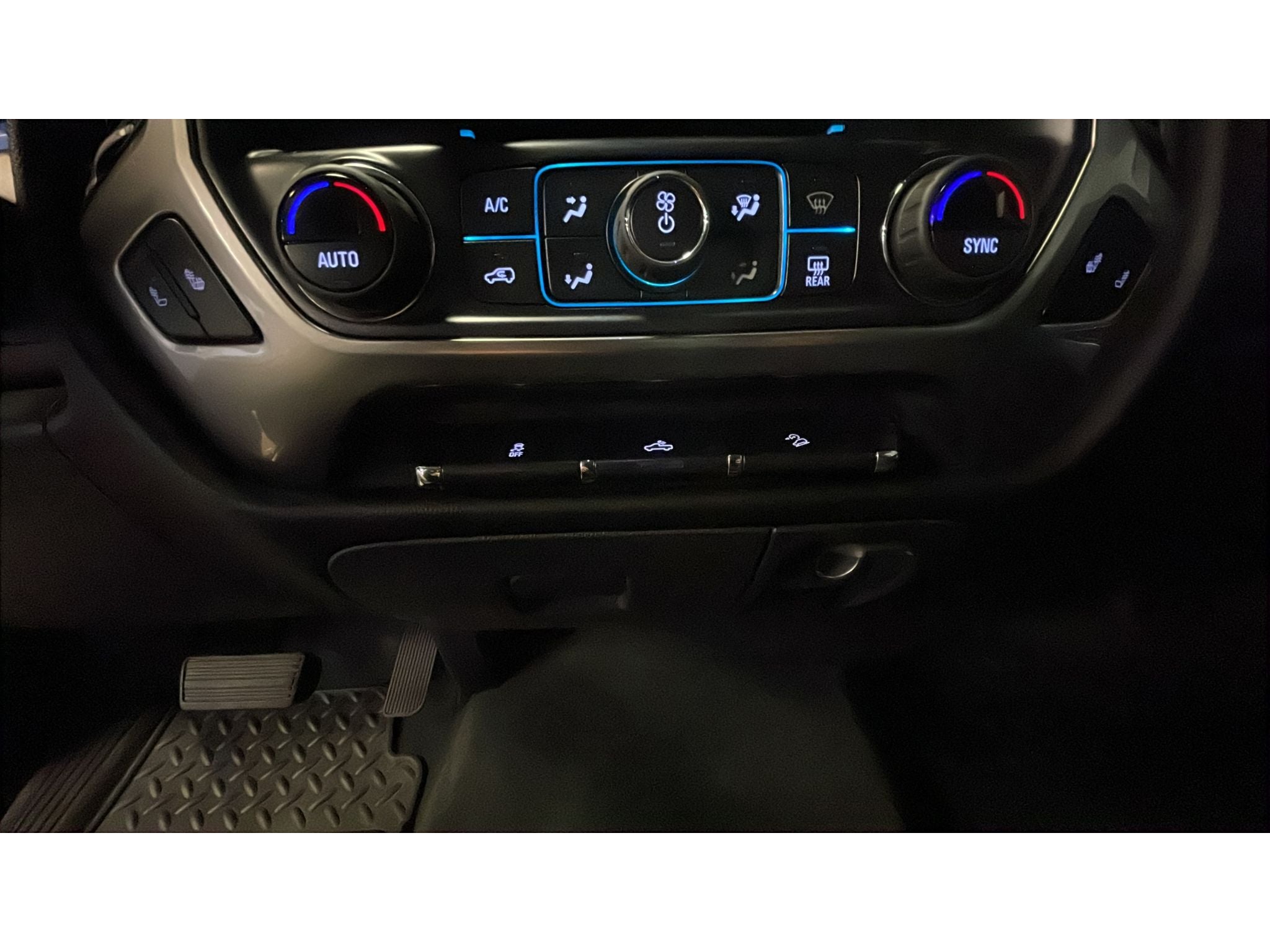 2018 Chevrolet Silverado 1500 LT - Photo 14